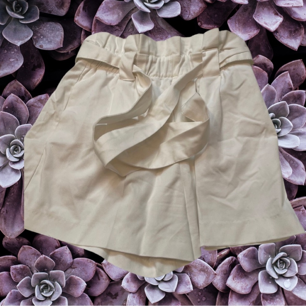 Zara cream color shorts